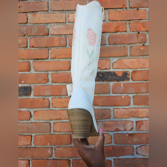 Universal Thread Cream Floral Western Boots – Size 6 - Picture 14 of 15